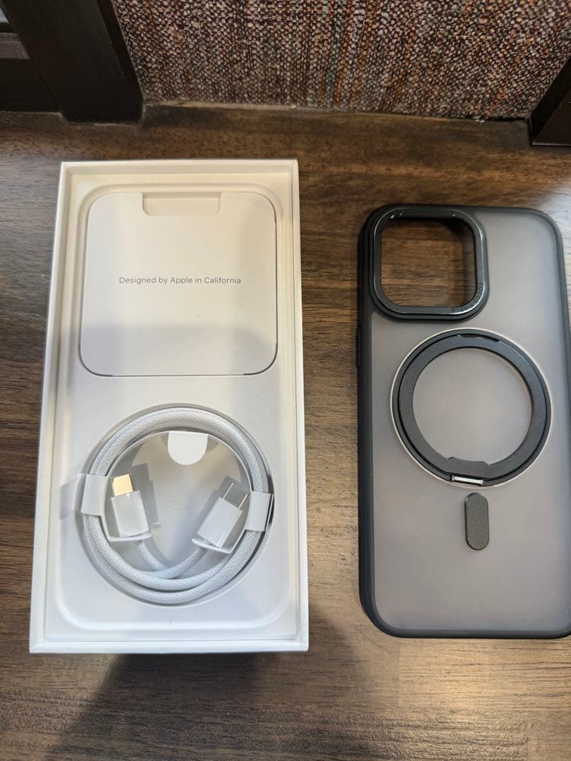 美品　iPhone 15 Pro max 256GB MU6R3J/A