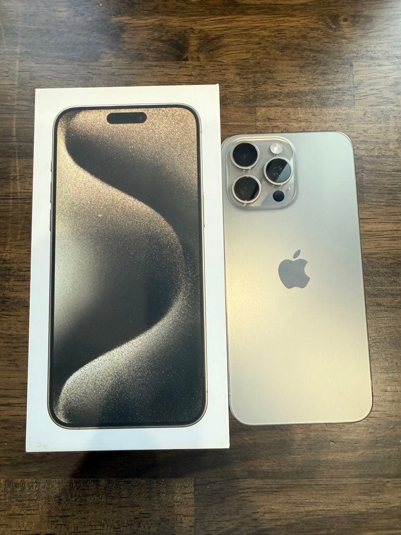 美品　iPhone 15 Pro max 256GB MU6R3J/A