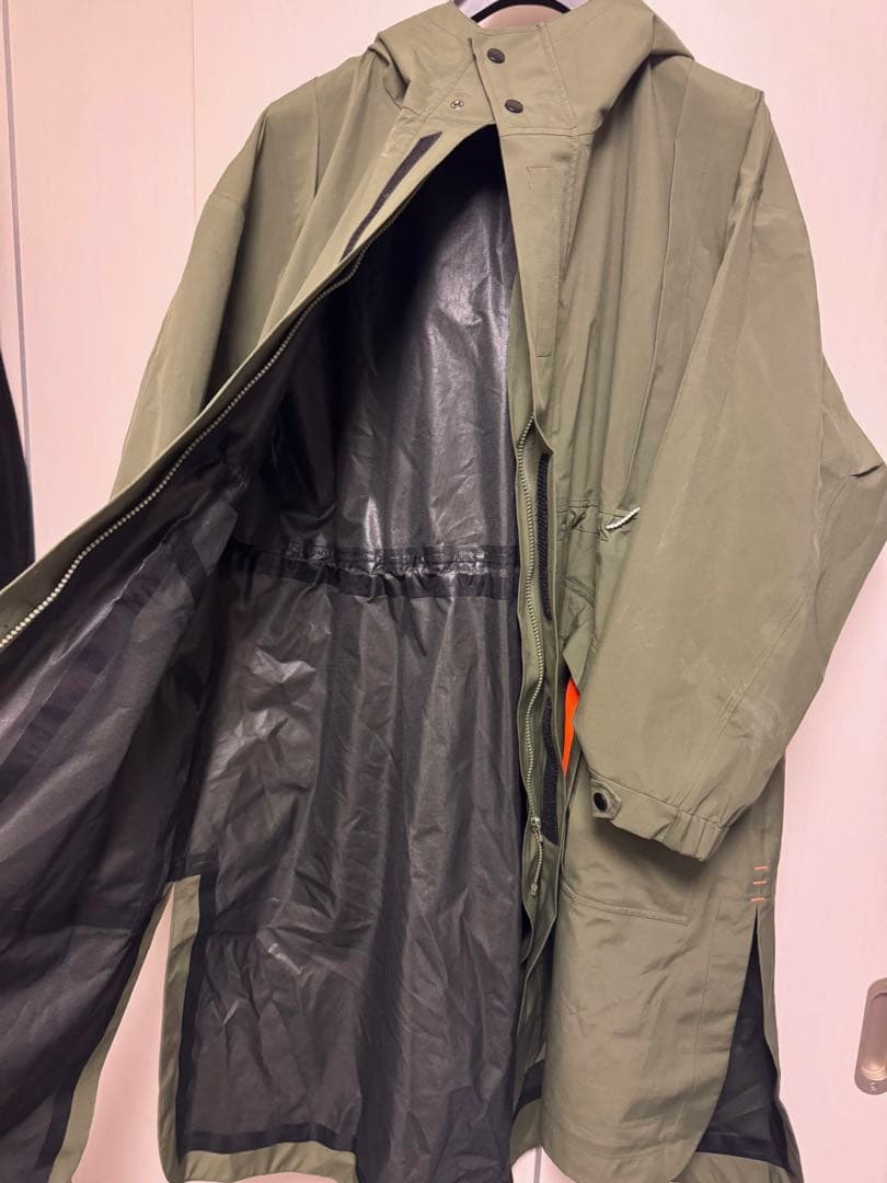 UN3D. ミニマルマウンテンコート オリーブ