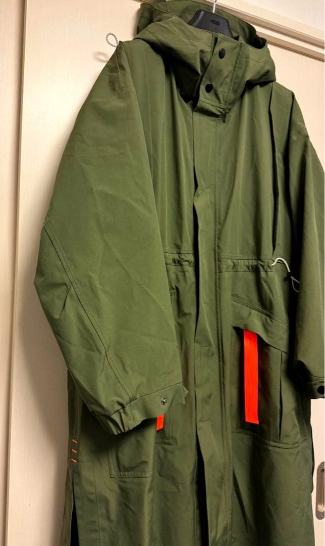 UN3D. ミニマルマウンテンコート オリーブ