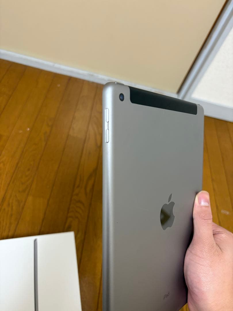 iPad (第5世代) 128GB SIMフリーバテッリ容量96%