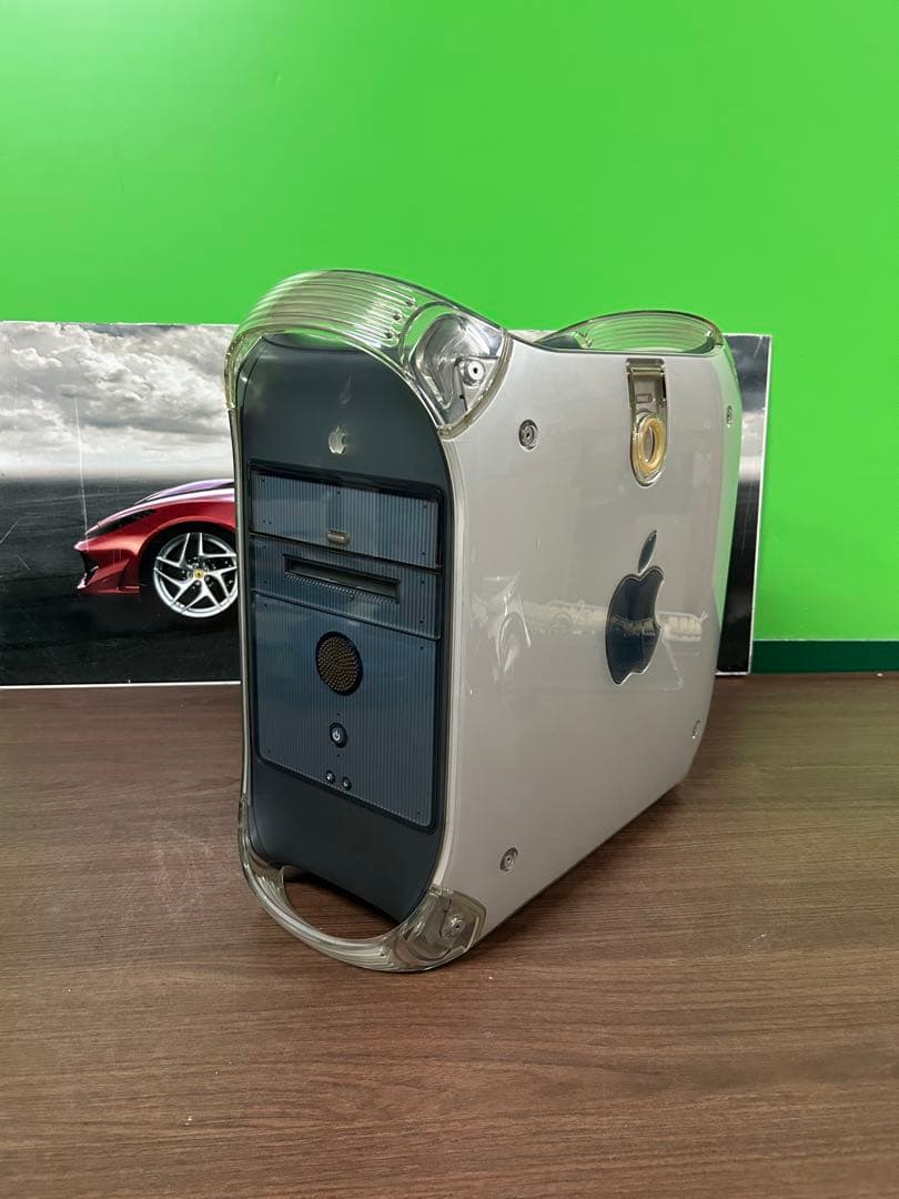 Apple power Mac G4 デュアルCPU500 MHzと黒キーボード