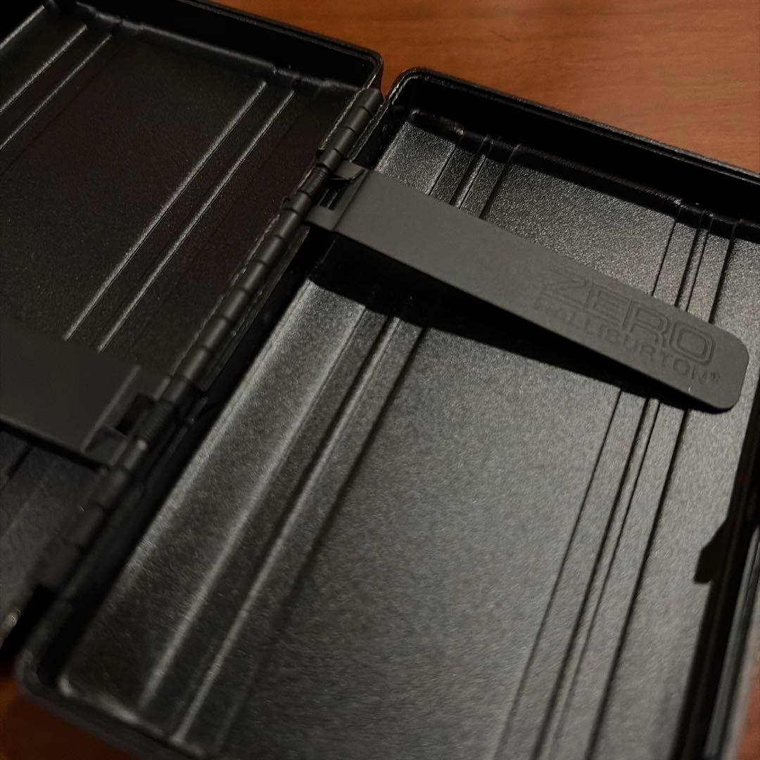 ZERO HALLIBURTON ブラック