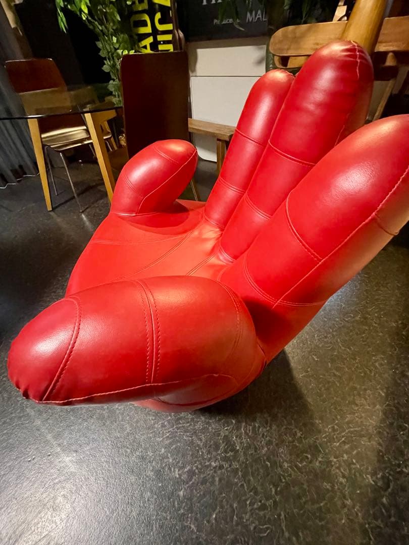 山田です。！　　　　　フィンガー ソファー 赤色 回転式 手 5本指