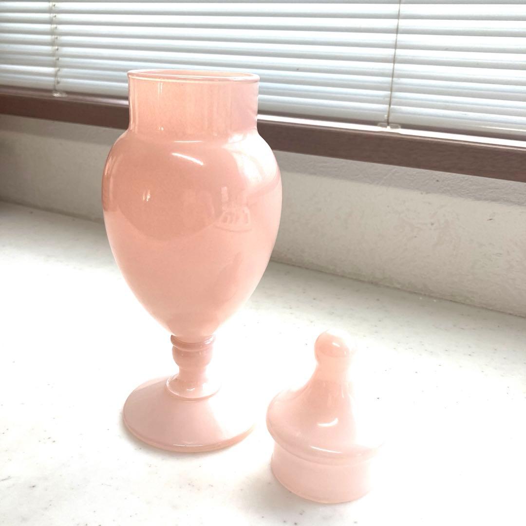 アンカーホッキング社のレインボーシリーズのウォーターボトルとフャイヤーキングの本