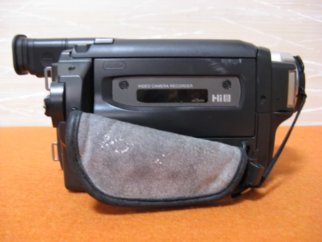 動作OK❗️☆SONYの液晶Hi8/8ミリビデオカメラ・CCD-TRV86