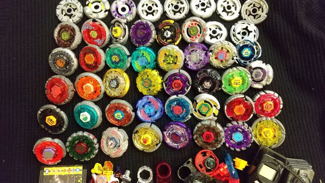 【人気】ベイブレード+パーツ等 引退品まとめ売り