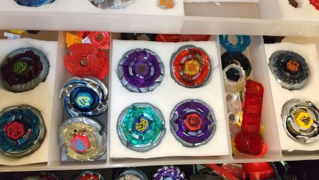【人気】ベイブレード+パーツ等 引退品まとめ売り