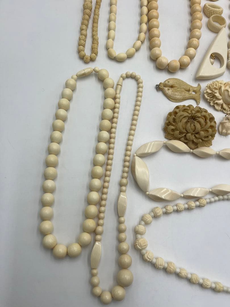 象牙調　象牙風 アクセサリー 約540g 大量 おまとめ ジュエリー　ジャンク