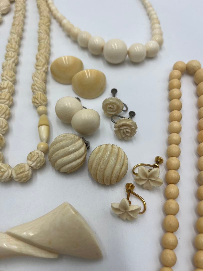 象牙調　象牙風 アクセサリー 約540g 大量 おまとめ ジュエリー　ジャンク