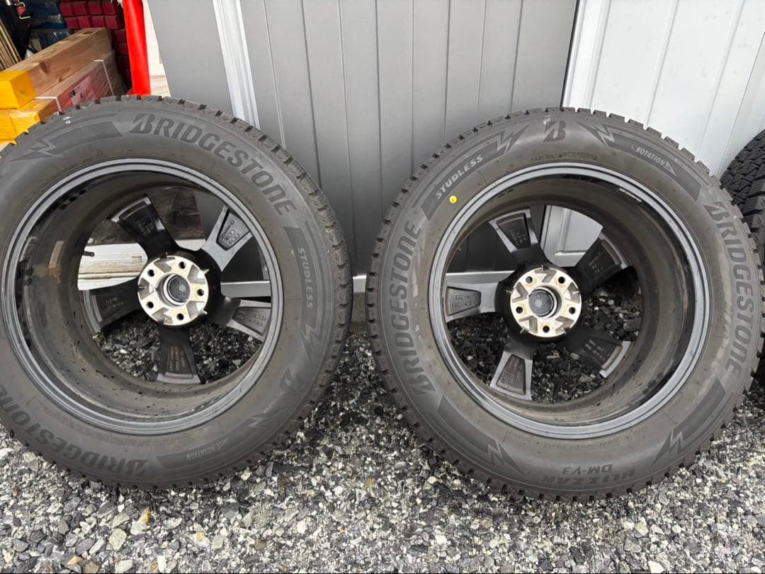 アウディ　スタッドレスタイヤセット　18インチ