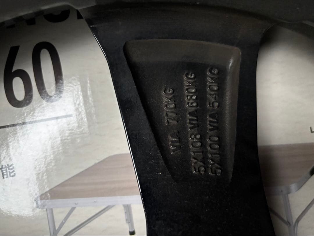 アウディ　スタッドレスタイヤセット　18インチ