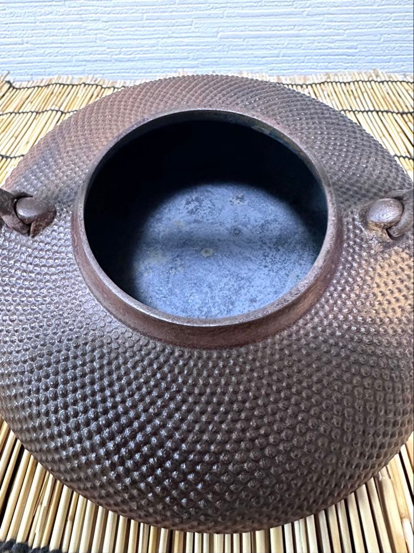 未使用品、栞付　敬典工房正寿堂山正　人間国宝髙橋敬典作独楽型　南部鉄瓶　南部鉄器