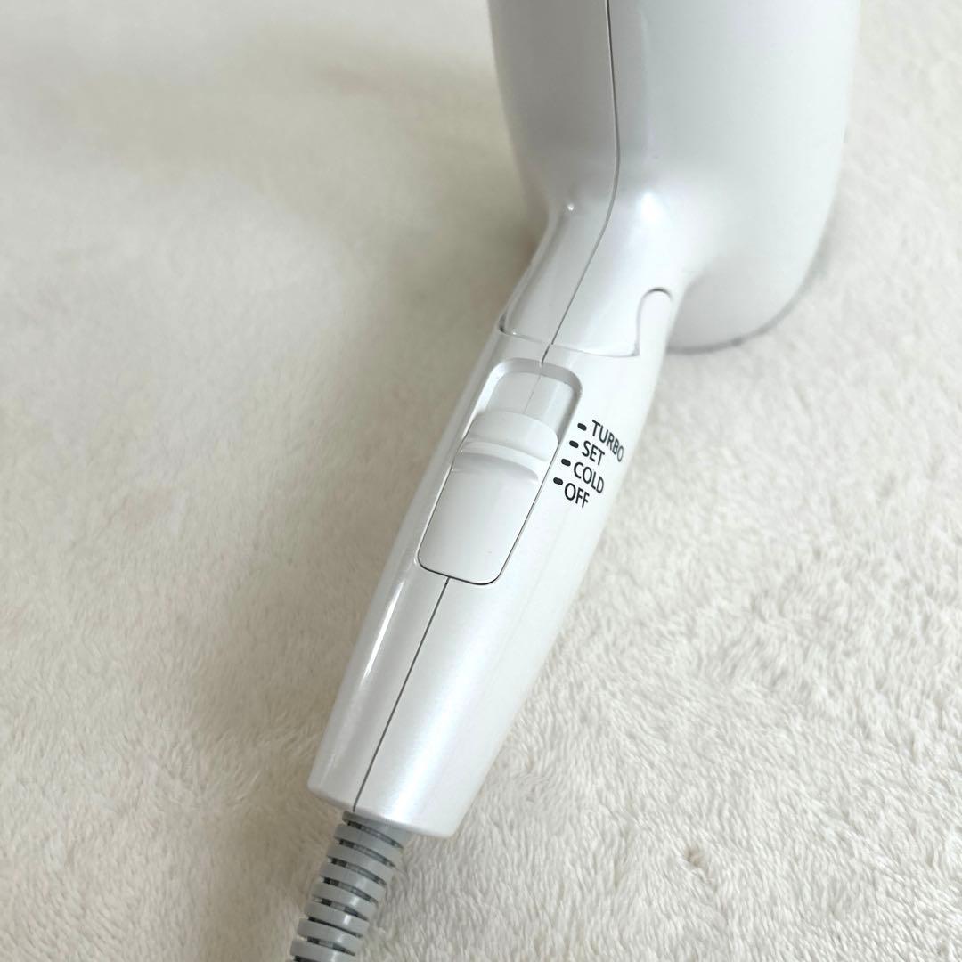 美品 ナノケア ヘアドライヤー 海外対応　EH-NA5A-W C2アダプター付き