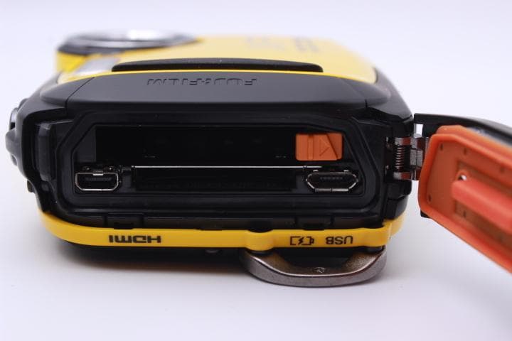 【美品】フジ FUJIFILM FinePix XP70 防水【動作確認済み】