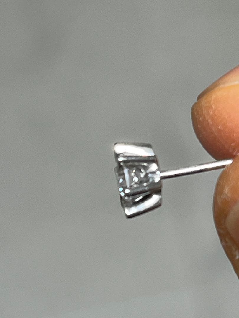 プラチナ900ダイヤモンドピアス　片耳の出品です0.21ct