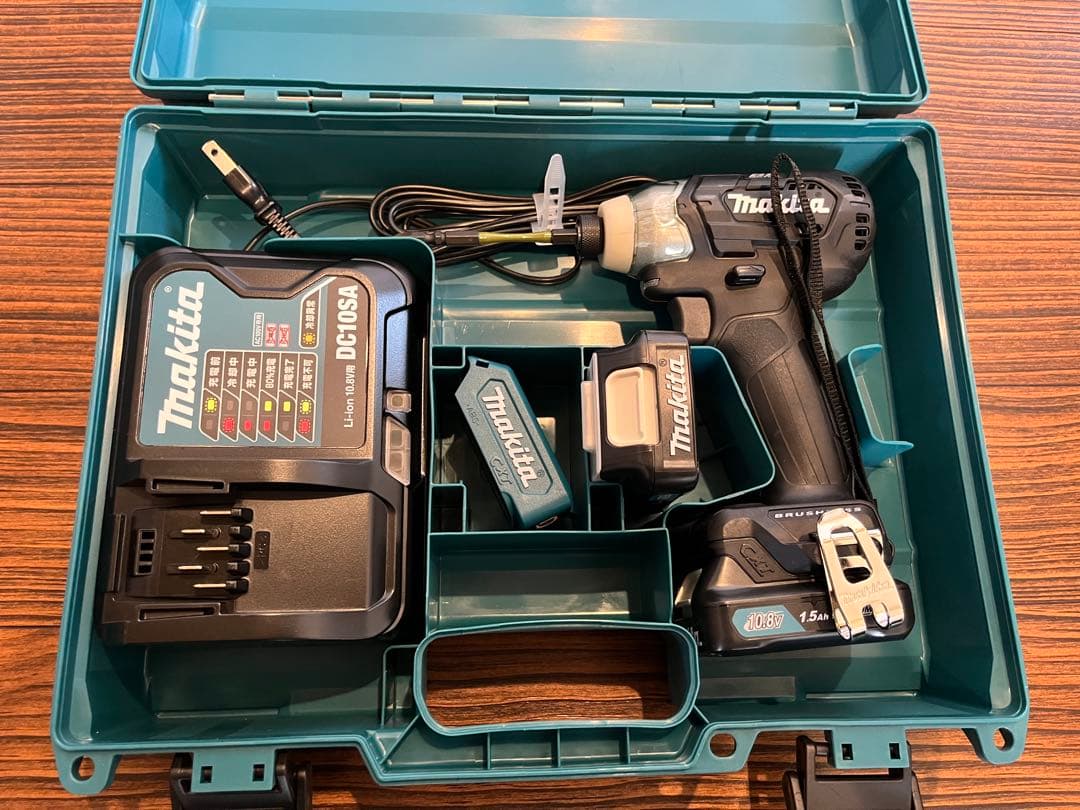 Makita ハンディクリーナー ホワイト ノズル付 ⭐️充電インパクトドライバー