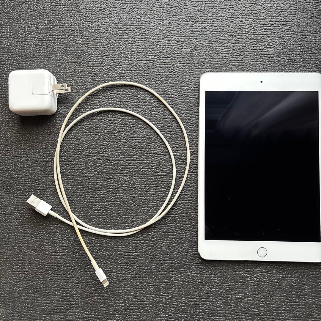 iPad mini 4 本体 、ACアダプタ、Lightningケーブルセット