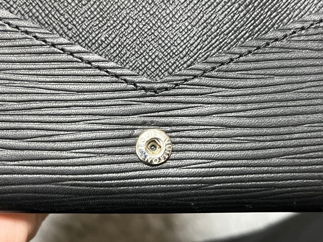 ルイヴィトン　新型　アンヴェロップカルトドゥヴィジット　エピ　名刺入れ