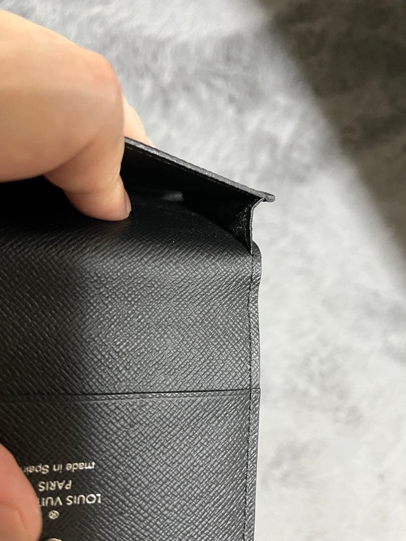 ルイヴィトン　新型　アンヴェロップカルトドゥヴィジット　エピ　名刺入れ