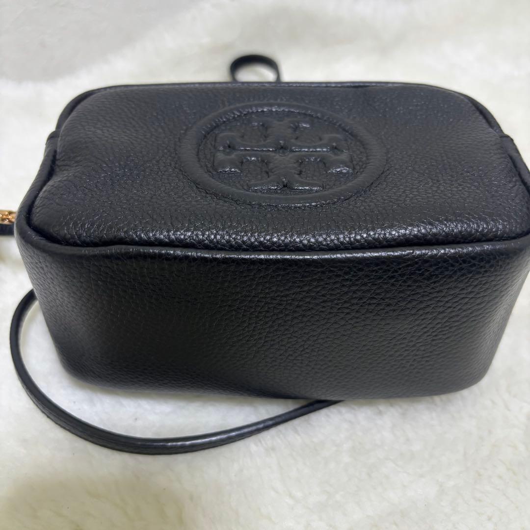 【未使用級】Tory Burch ブラック レザーショルダーバッグ カメラ 2層