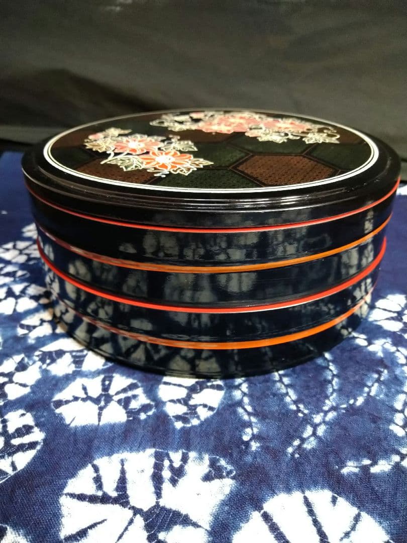♥【希少】５０年前・超レアヴィンテージ品♥花柄・漆塗り特大箱と２段丸重箱２種類