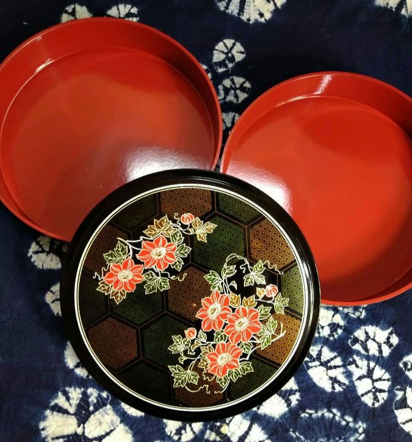 ♥【希少】５０年前・超レアヴィンテージ品♥花柄・漆塗り特大箱と２段丸重箱２種類