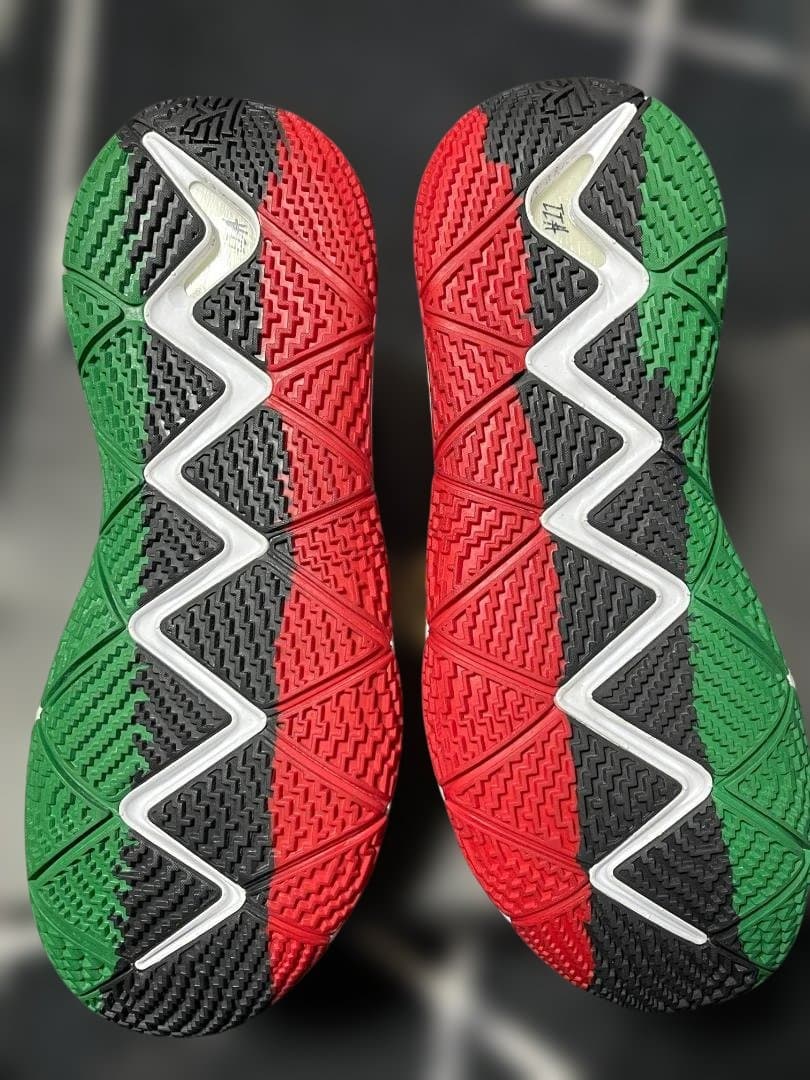 Nike Kyrie 5 EQUALITY シューズ