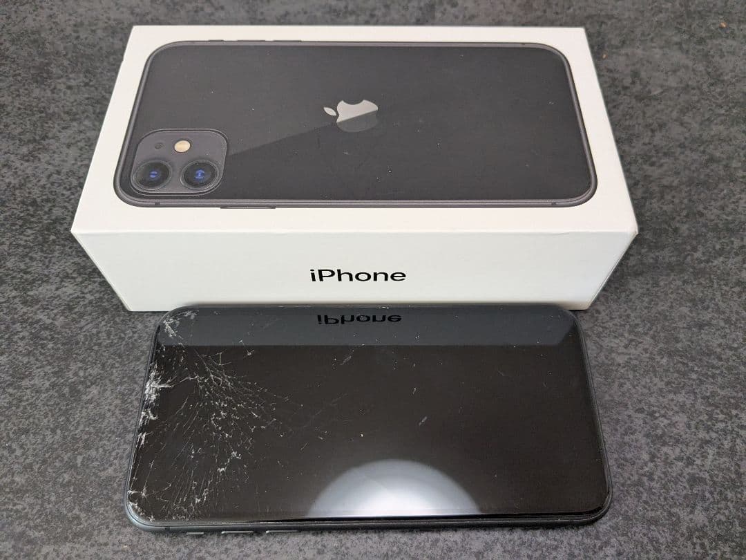 【ジャンク】iPhone11 64GB　画面割れ