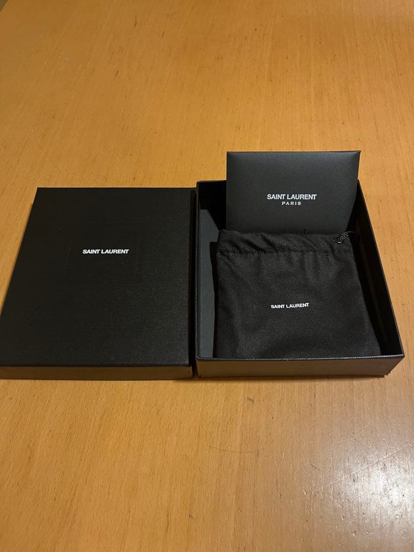 SAINT LAURENT 犬型キーホルダー