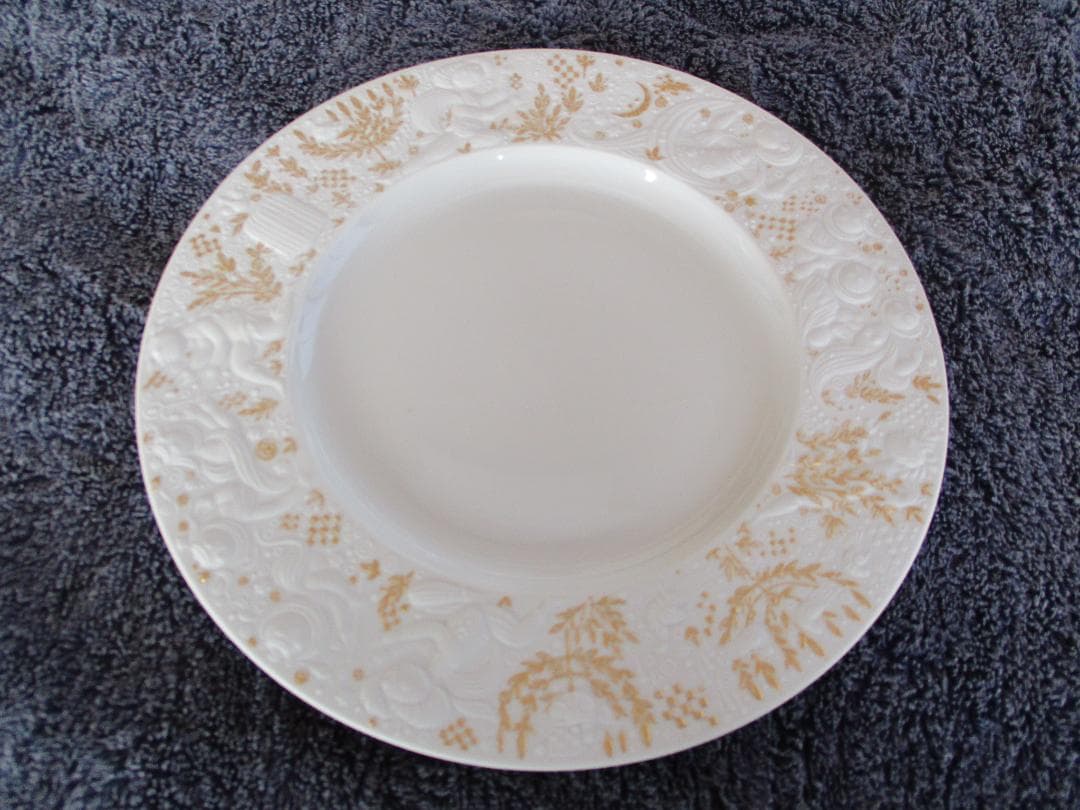 ローゼンタール、白いカップでティータイム！