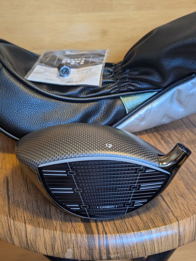 日本正規品 テーラーメイド QI35ドライバー 9度のヘッドと未使用ヘッドカバー