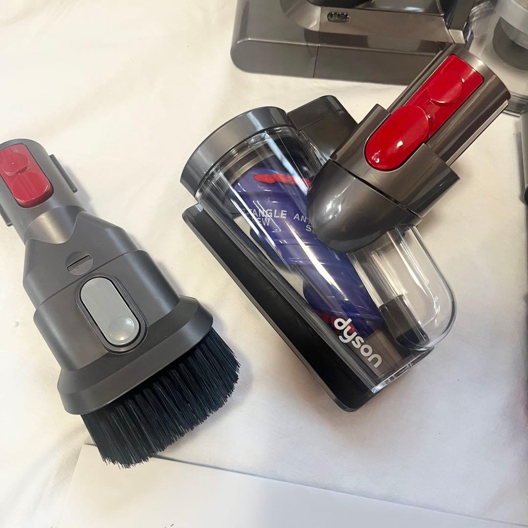 未使用品　dyson V8 Focus Clean HH15 ハンディクリーナー