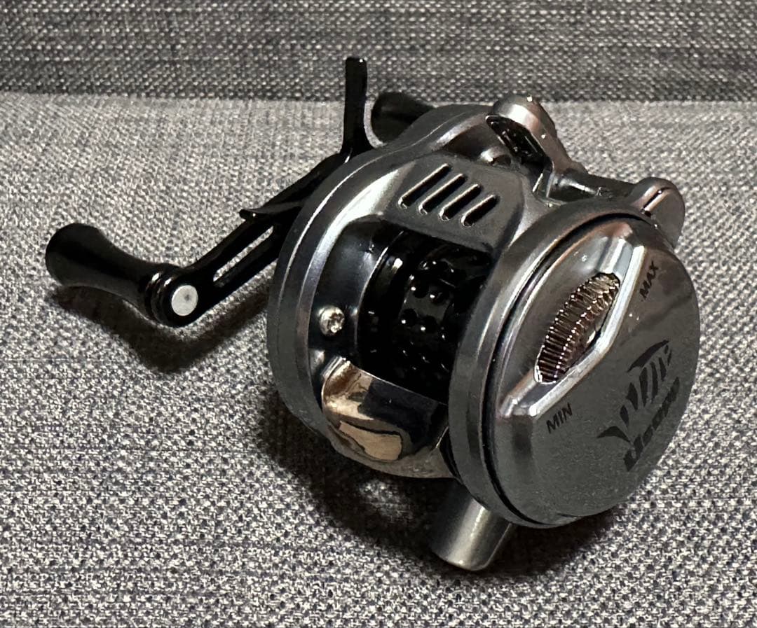 明日までセール！新品 超軽量 丸型ベイトフィネスリール　左ハンドル ベイトリール