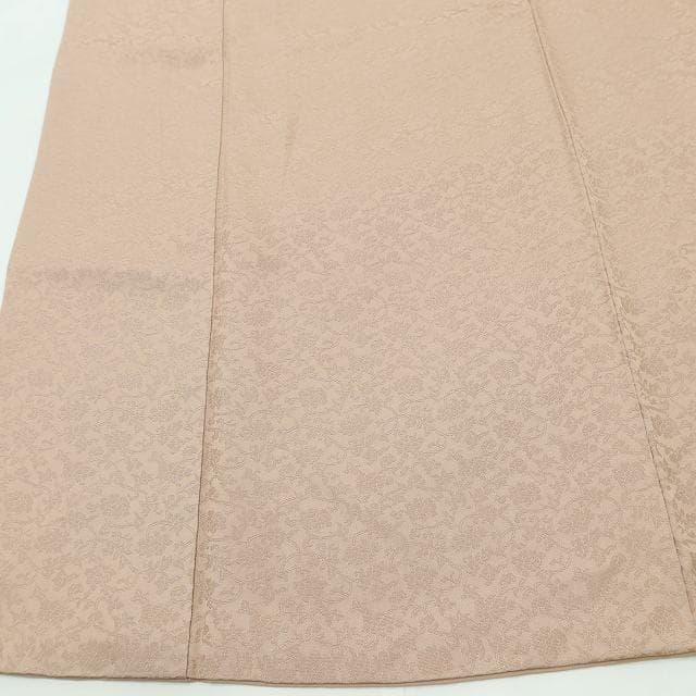 美品 正絹 着物“明るい丁子茶色に唐花の控えめな主張”色無地 U-49