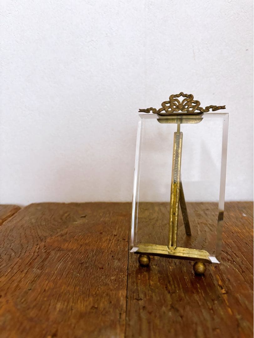フランスアンティーク　真鍮製リボン装飾　フォトスタンド①