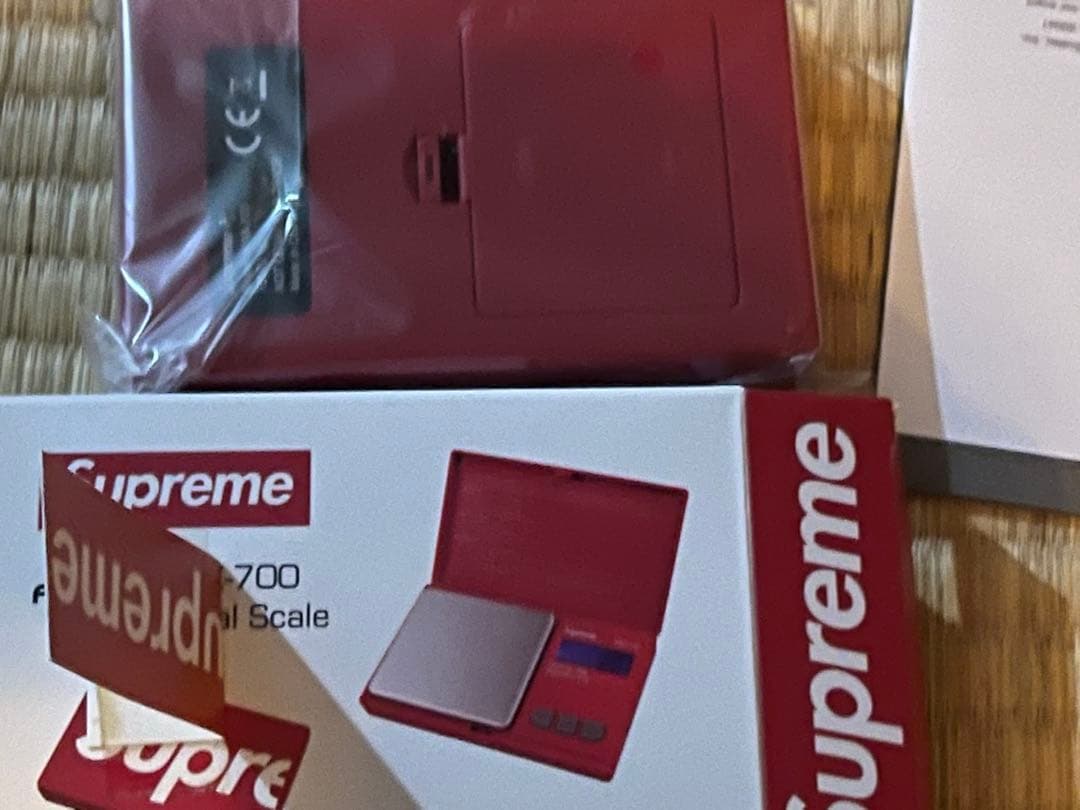 Supreme AWS MAX-700 デジタルスケール レッド