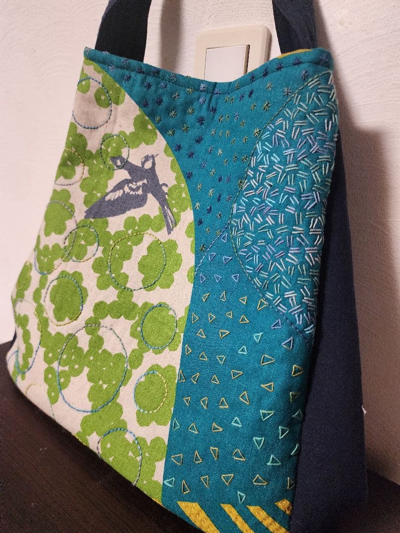 ♡新作　刺し子が個性的で素敵な三角トードバッグ　センソユニコ慈雨等