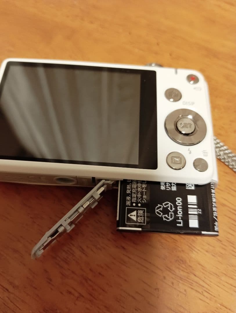 コンデジ　CASIO　EXILIM６X　 ホワイト　極美品　デジカメ