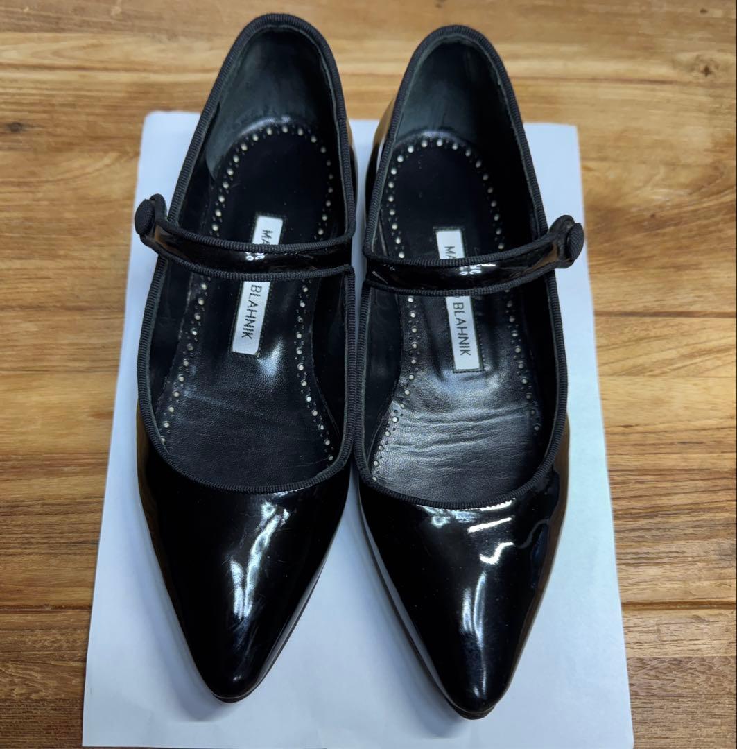 マノロブラニク エナメル フラットシューズ メリージェーン