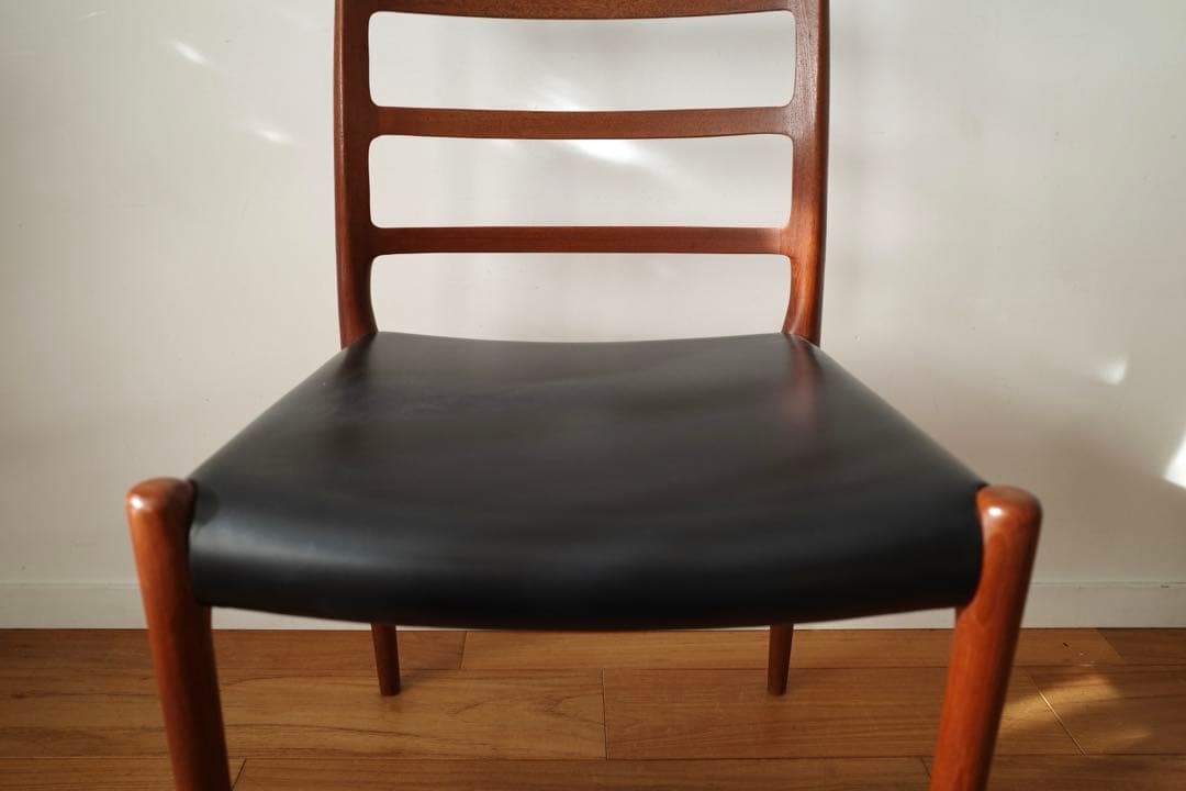 美品【ヴィンテージ モラー82】チーク 座面新品 / yチェア