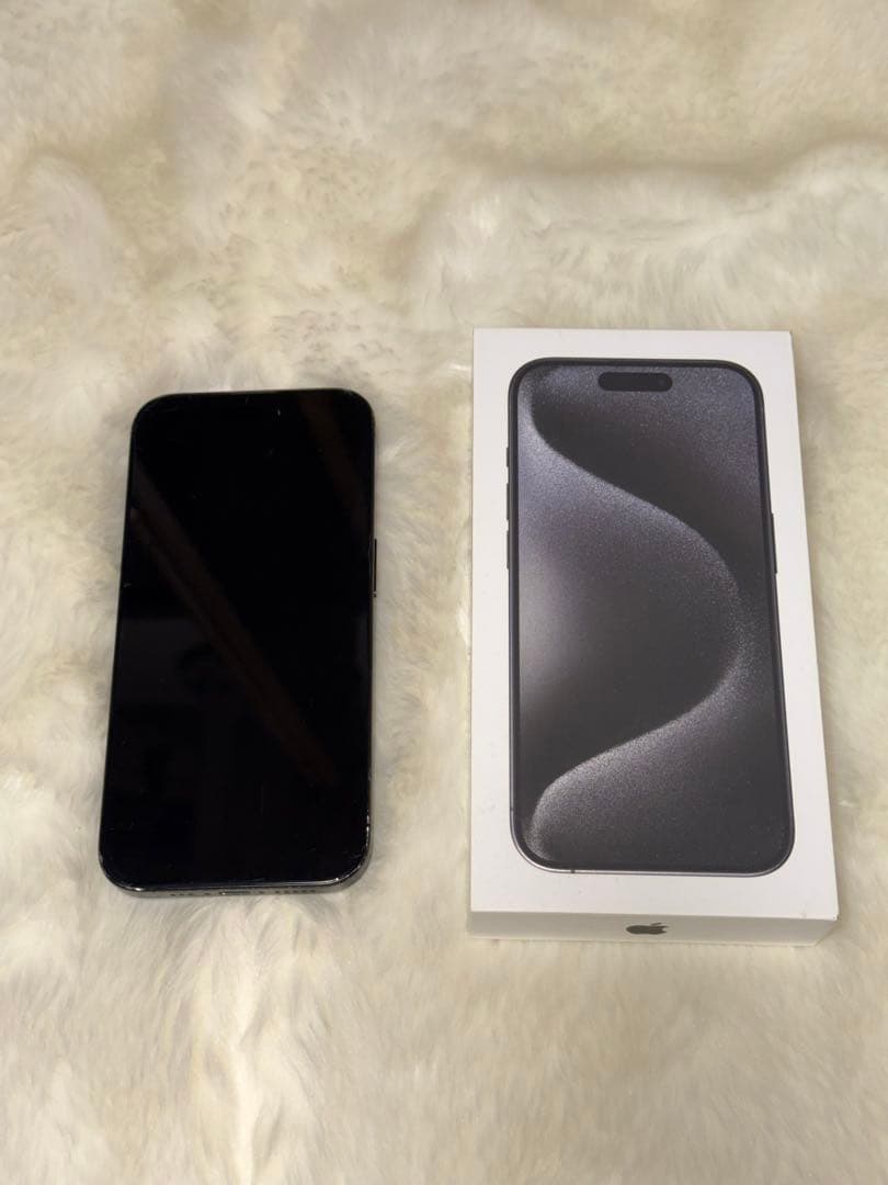 かかiPhone 15 Pro 本体 ブラックチタニウム