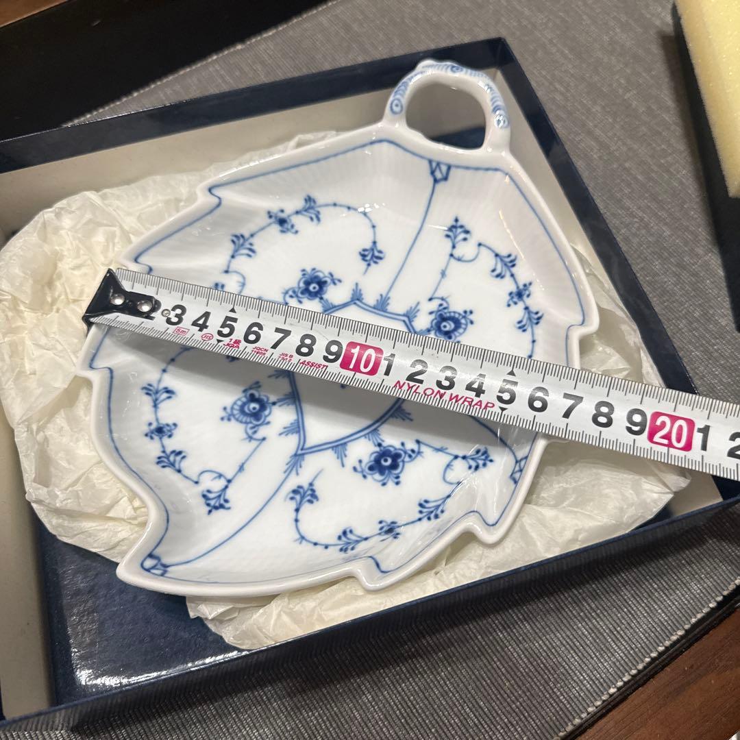 ロイヤルコペンハーゲン ブルーフルーテッドハーフレース リーフプレート