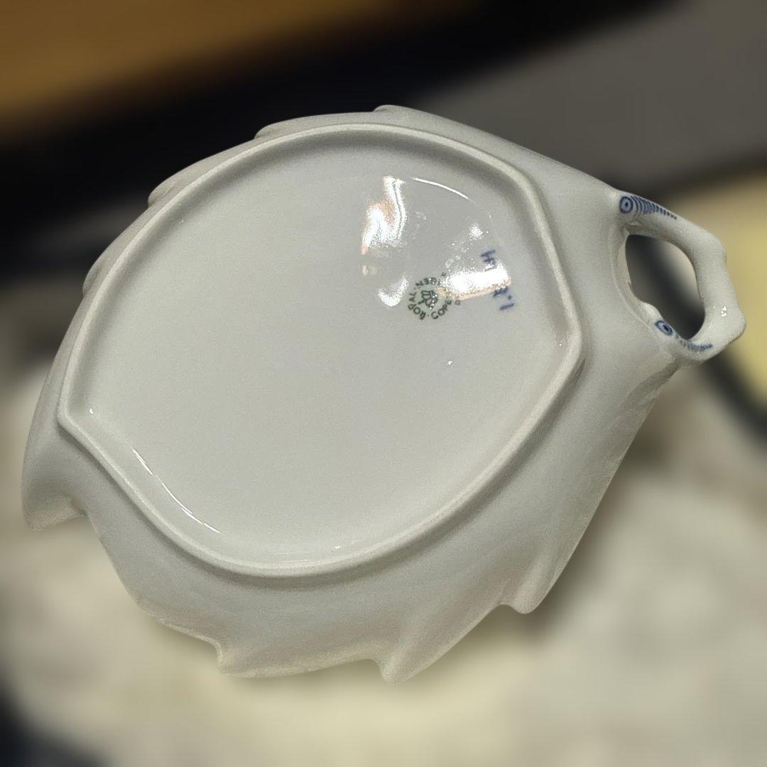 ロイヤルコペンハーゲン ブルーフルーテッドハーフレース リーフプレート