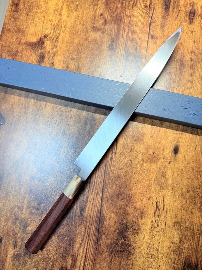 【堺刃物】刺身 柳刃　包丁　尺　銀三鋼　紫檀八角水牛柄　鞘付き