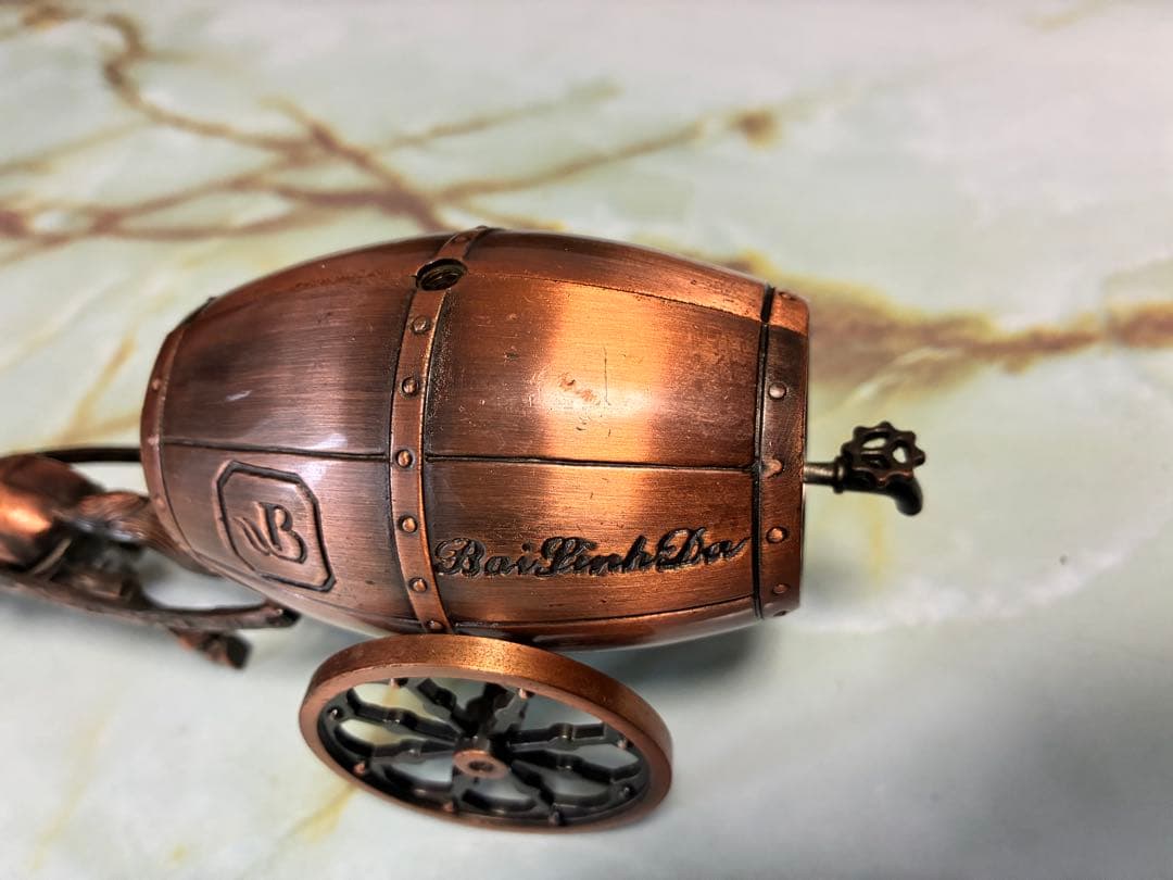 欧州製オブジェ　アンティーク　ライター　馬車樽を引く馬　午年　銅色　馬車型　美品