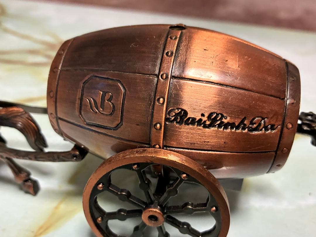 欧州製オブジェ　アンティーク　ライター　馬車樽を引く馬　午年　銅色　馬車型　美品