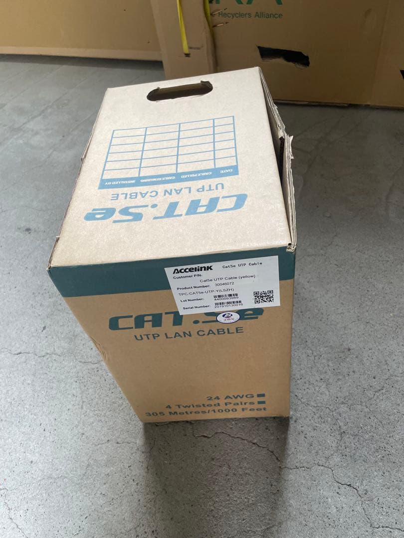 CAT 5e UTP LANケーブル 305メートル　赤色と黄色　※使用済み