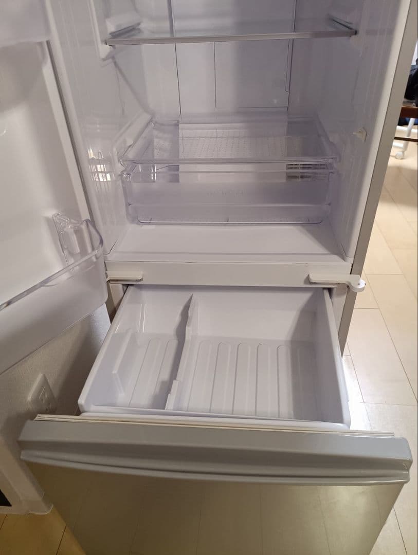 シャープ 冷蔵庫 SJ-D17D-S 167L シルバー 2018年製　両開き