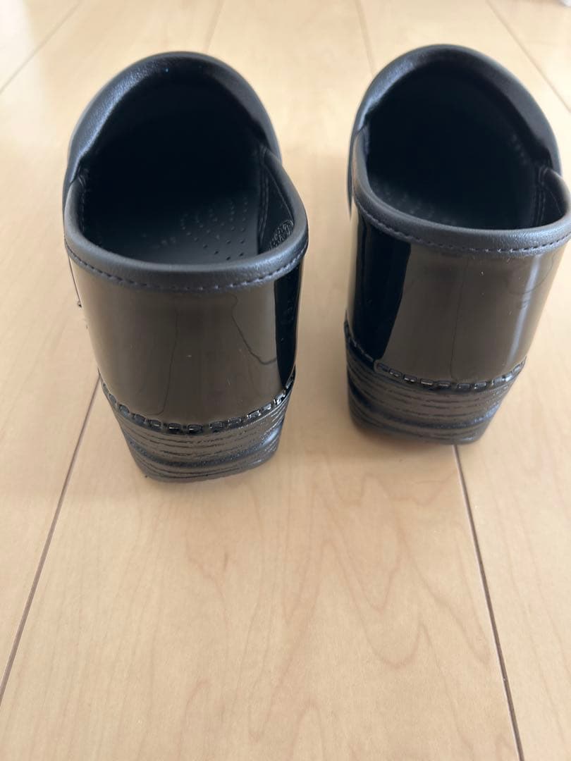 極美品 ダンスコ　サボサンダル プロフェッショナル　パテント　黒 39